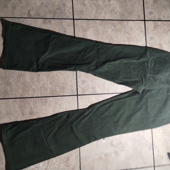🦋🏵️🦋Wrangler Green Corduroy Flared Pants Size 14×34 - Picture 9 of 14